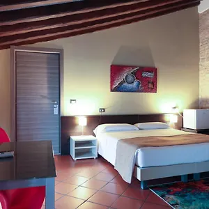 Hotel D&d, Parme
