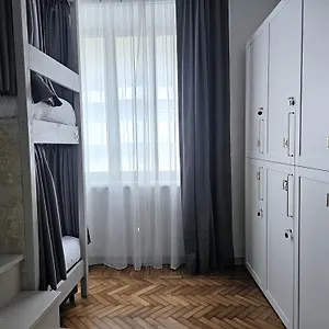 Albergue The Host, Parma